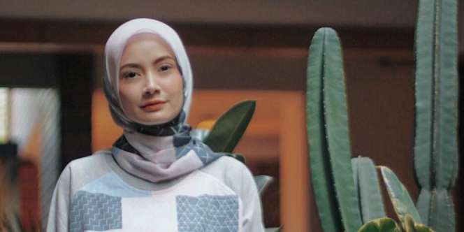 Gaya Hijab Dhatu Rembulan, Modis Seperti Ibu Muda