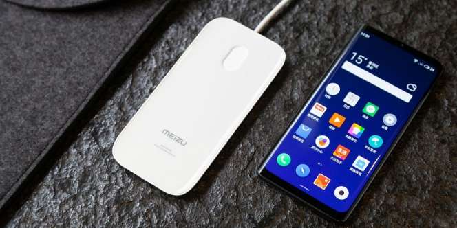Ponsel Ini Tak Punya Lubang, Tombol, dan SIM Card, Cara Pakainya?