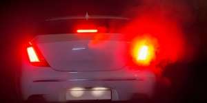 Bahaya Kelamaan Mengabaikan Lampu Sein Mati