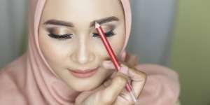 Fakta Mengejutkan Wanita Beralis Tebal