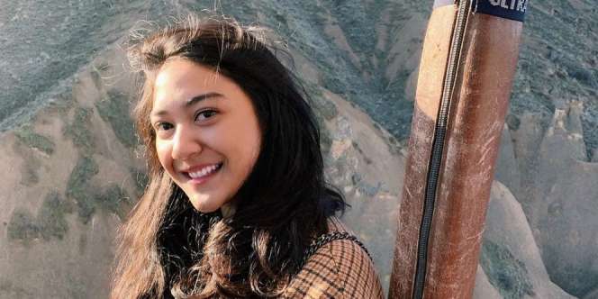 Cara Putri Tanjung Lepas dari Bayang-bayang Sang Ayah