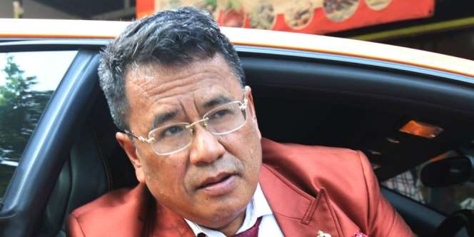 Lihat Ekspresi Hotman Paris Dihadiahkan Berlian oleh Aleta Molly