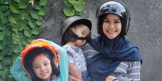 Pengalaman Zaskia Mecca Biasakan Anaknya Mengaji