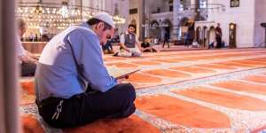 Innalillahi, Pria Ini Wafat Saat Tunggu Waktu Sholat Sambil Ngaji