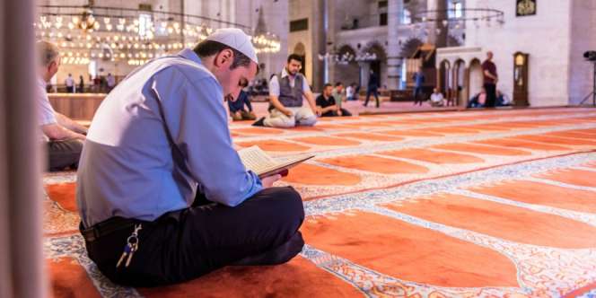 Innalillahi, Pria Ini Wafat Saat Tunggu Waktu Sholat Sambil Ngaji