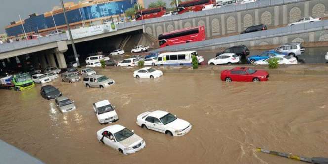 Diguyur Hujan Deras, Beberapa Wilayah di Arab Saudi Banjir
