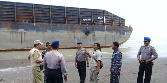 Kapal Raksasa Muncul di Dekat Makam Keramat Syeh Maulana Syamsudin