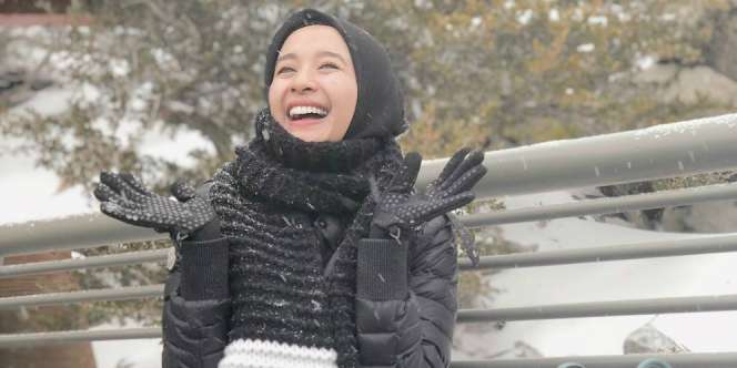 Tips Makeup Saat Traveling ala Laudya Cynthia Bella