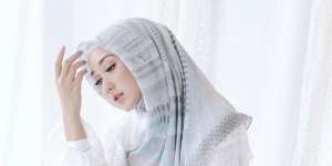 Inspirasi Bridesmaid-look dengan Peplum Top Dian Pelangi