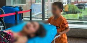 Kisah Pilu: 'Ayah & Ibu Tak Rawat Kita, Aku Pasti Jaga Kakak'