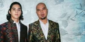 Dewa 19 Nyanyi Lagu Hadapi dengan Senyuman, Tangis Al Ghazali Pecah
