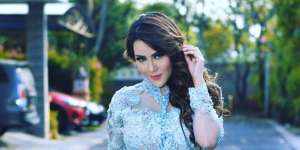 Wajah Pedangdut Ini Lumpuh 6 Bulan Usai Oplas Miliaran Rupiah