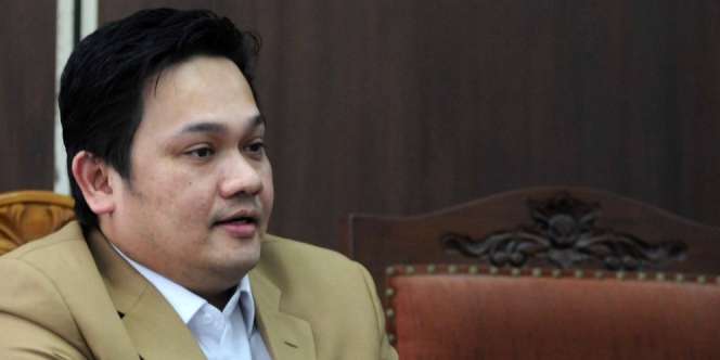 Farhat Abbas: Walau Kami Tersenyum, Saya Rasakan Derita Ahmad Dhani