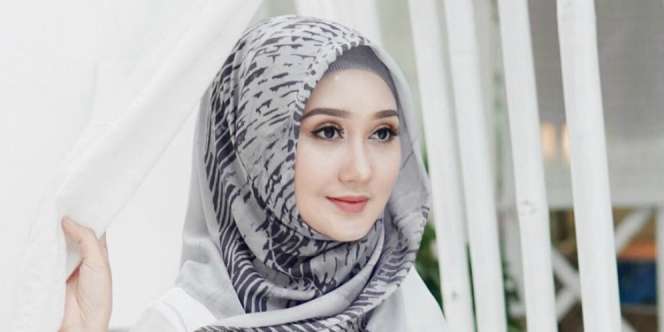 Tampil di NYFW, Dian Pelangi Gandeng Hijabers Influencer