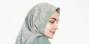 Busana Syar'i untuk ke Kantor ala Ria Miranda