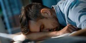 Potret Warga Shibuya yang Tidur di Sembarang Tempat