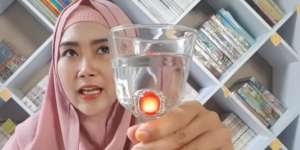 Bu Dendy Buktikan Kelebihan Cincin Mirah Delima Seperti Milik Ahok