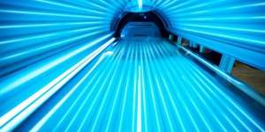 Hobi Berjemur Pakai Sunbed, Wanita Ini Kehilangan Telinga Kirinya