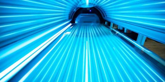 Hobi Berjemur Pakai Sunbed, Wanita Ini Kehilangan Telinga Kirinya