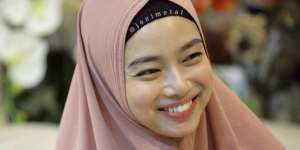 Mantap Berhijab, Gaya Lindswell Kwok Semakin Modis