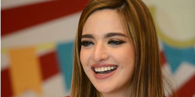 Pamer Foto Girl Squad, Nia Ramadhani Mirip Lisa 'Blackpink'?