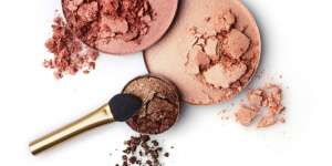 Cara Menyiasati Make Up yang Pecah