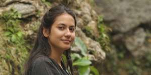 Intip Gaya Traveling Pevita Pearce yang Stylish