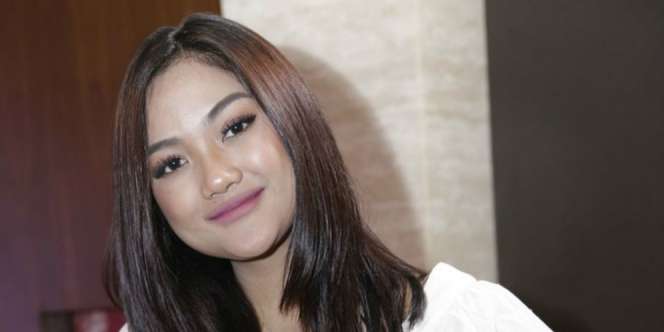 Aksi Panggung Marion Jola di Depan Anak SMA Panen Cibiran