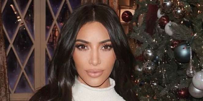 Alasan Kim Kardashian Jarang Senyum Saat Selfie