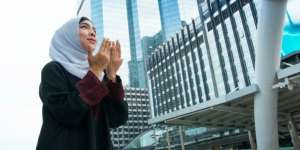 Mengenal Hukum Seputar Baca Hamdalah, Ada yang Haram Lho