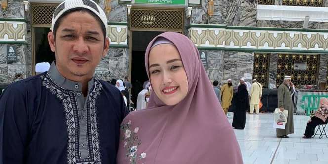 Tampil Bercadar, Istri Pasha Ungu Banjir Doa