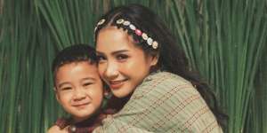 Tas Mewah Nagita Slavina Disebut Mirip Kardus Mi Instan