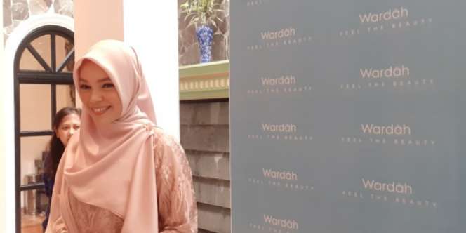 Kisah Dewi Sandra Berburu `Harta Karun` di Blok M