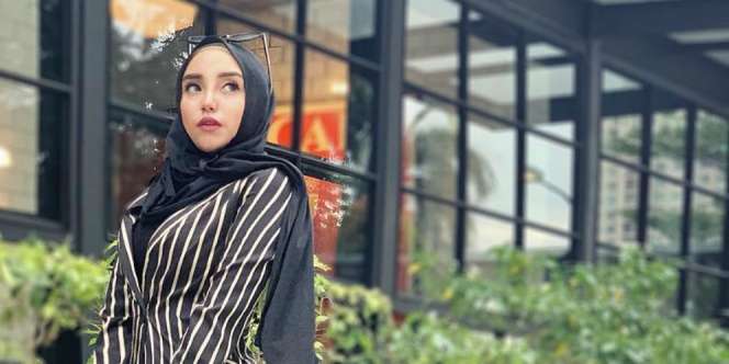 Salmafina Sunan Makin Berani Unggah Foto Tanpa Hijab, Lihat Posenya
