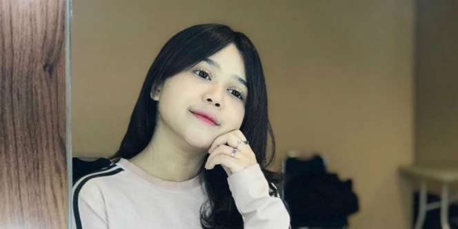 Gaya Busana Playful Brisia Jodie, Gemas Banget!