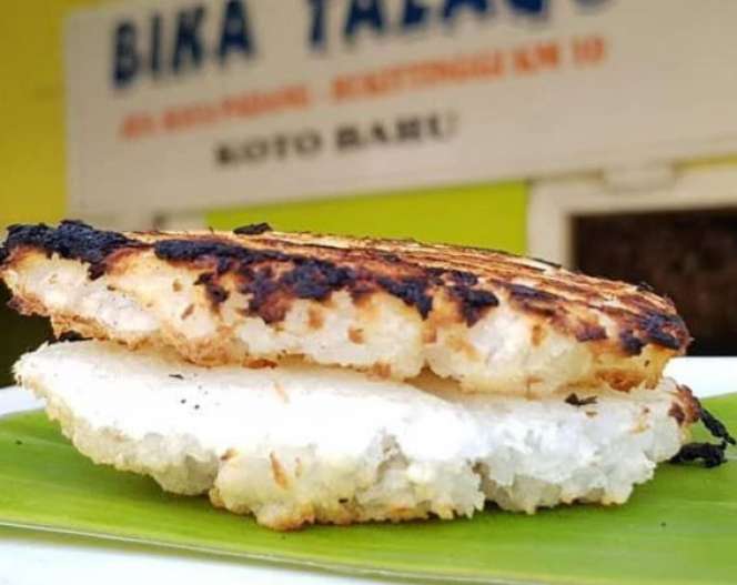 Sedapnya Kue Bika Minang yang Dibakar dengan Batang Kayu Manis