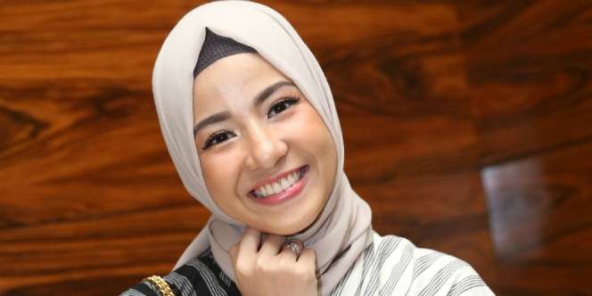 Busana Syar'i Tanpa Gamis ala Natasha Rizky