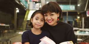 Atasi Batuk Berdahak Pada Si Kecil, Nirina Punya Trik Khusus