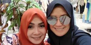 Meski Tajir Melintir, Ibunda Nagita Slavina Rela Menyapu Rumah
