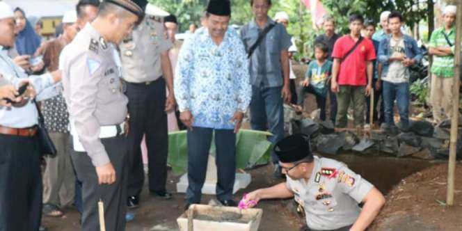 Kebaikan Bripka Polisi Asuh Belasan Anak Yatim Piatu