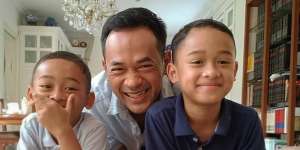 Anak Lebih Dekat dengan Istri, Ini Trik Oka Antara