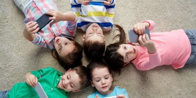 Survei: 80 Persen Anak Indonesia Pilih Internet Ketimbang TV