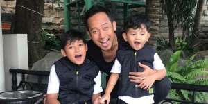 Ritual Manis yang Selalu Dilakukan Denny Cagur Demi Anak