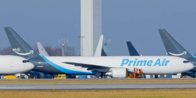 Pesawat Atlas Air Menghunjam ke Permukaan Air, 3 Orang Tewas