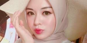 Berpose ala Marilyn Monroe, Ayana Moon Jadi Sorotan