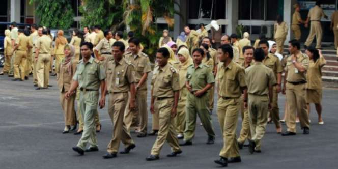 Viral, Video Mesra PNS dengan Wanita Muda di Dalam Mobil