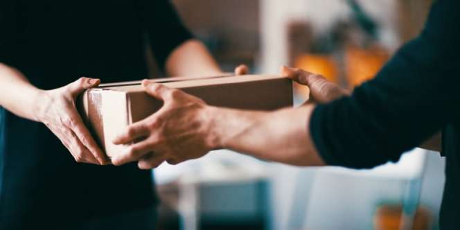 Tak Juga Terima Paket, Lihat yang Dilakukan Pembeli Ini