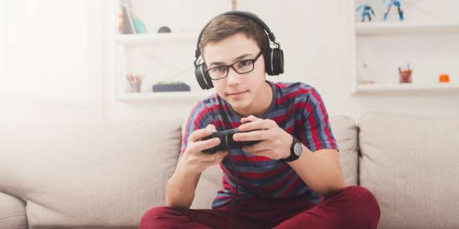 Dampak Buruk Headphone, 1 Miliar Anak Muda Berisiko Tuli