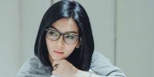 Syahrini Jelaskan Alasannya Tak Undang Hotman Paris