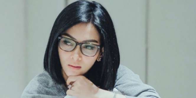 Syahrini Jelaskan Alasannya Tak Undang Hotman Paris